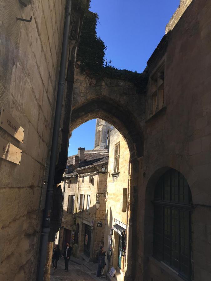 Chez Henri Bed & Breakfast Belves-de-Castillon Bagian luar foto